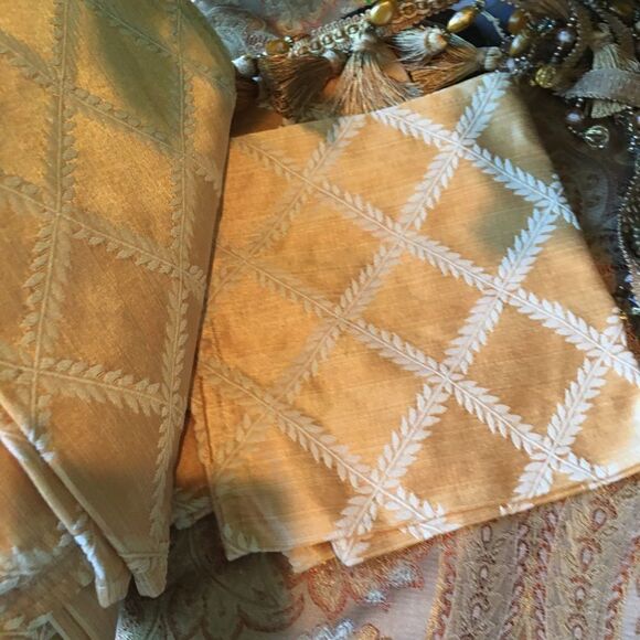 DIAMOND GOLD Dinner Napkins! - Picture 11 of 12